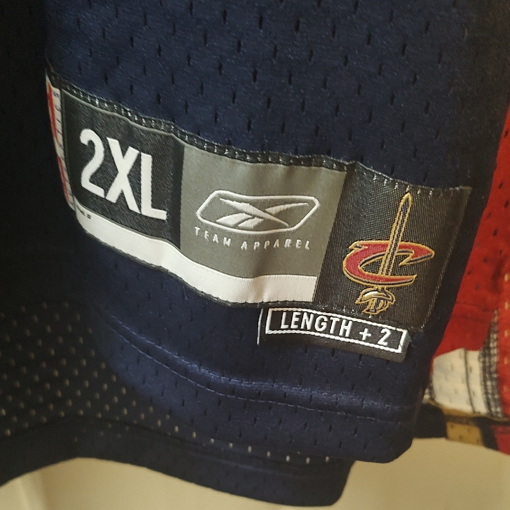 Cleveland Cavaliers James Jersey - Picture 7 of 15
